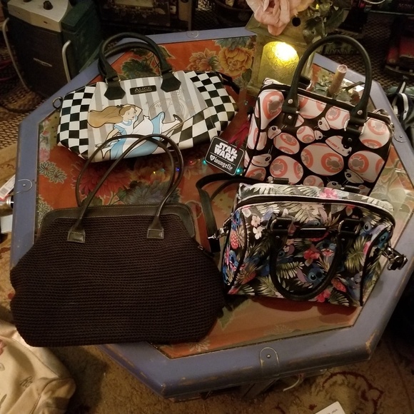 HANDBAG BLOW-OUT! - Picture 3 of 3